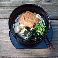 冷やしきつねうどん、300円