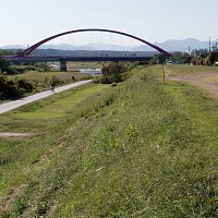 多摩大橋と大岳山