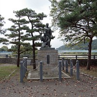 玉川兄弟の像