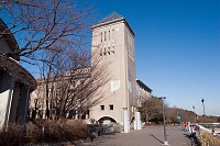 首都大学東京の入り口の表札？は「東京都立大学」のままでした