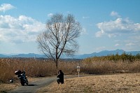 右奥の大岳山を撮影したかったのだが・・・おじさんの気持ちはわかるよ