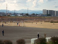 南大菩薩の平らな山稜が見える