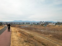 浅川サイクリングロードから奥多摩の山