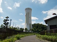 カラーリングがさりげない鑓水給水塔