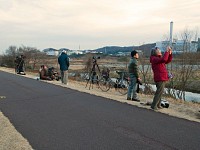 とりあえず10人ほどの人。この先にも数人