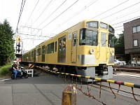 小平駅付近で新２０００系