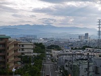 手前の山の稜線がくっきり見える