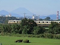 富士山をバックに中央線