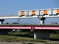 富士山をまたぐ多摩都市モノレール