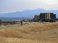 大岳山と多摩川大橋