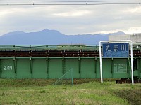 鉄橋の反対側から大岳山